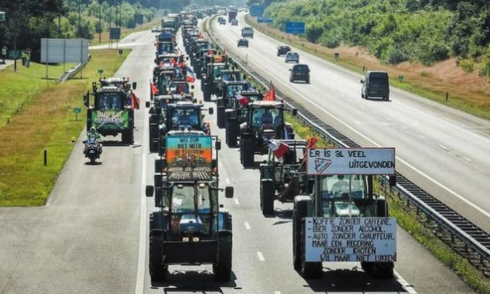 Αγροτικές κινητοποιήσεις: Διαμαρτυρόμενοι εμποδίζουν τα φορτηγά να διασχίσουν τα σύνορα Βελγίου-Ολλανδίας